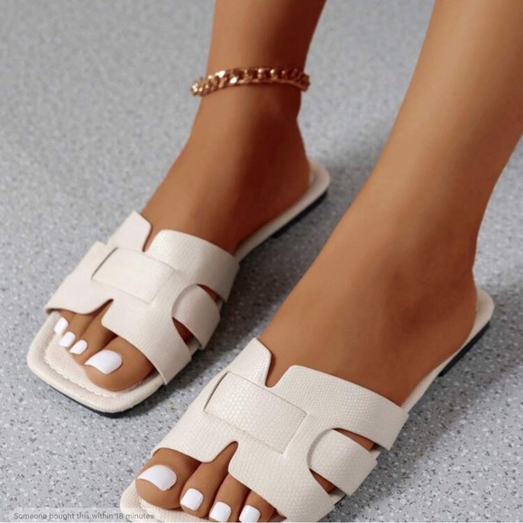 Shoes - Creamy summer slides